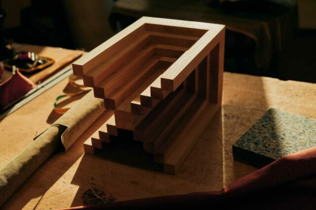 Throne Table by Heilig-Objects