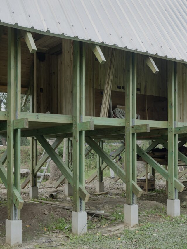 Shelter in Delta del Paraná by Estudio Mater